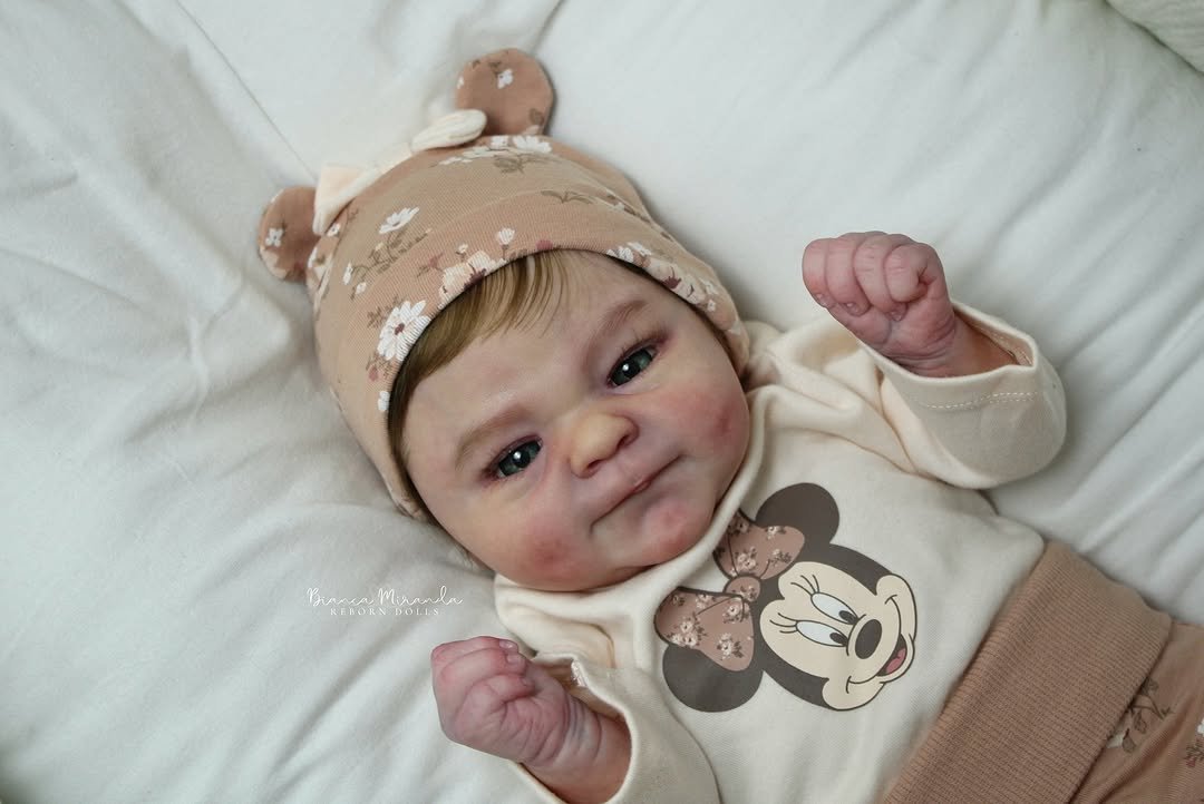 Luana, Boy